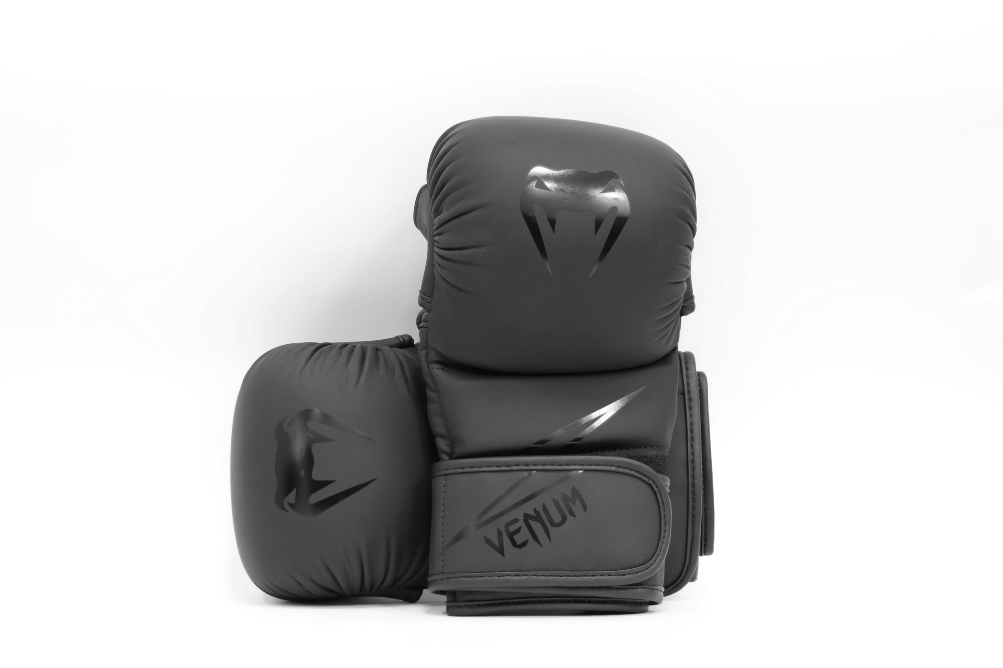 Перчатки MMA Venum Rumble Sparring 05094-114 черный 2000_1333